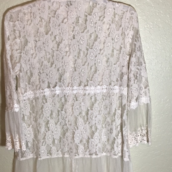 Ladies shabby chic top   Crystal buttons and lace make this top - Picture 5 of 9